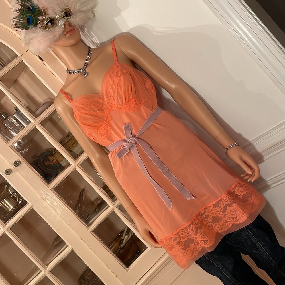 Vintage VANITY FAIR pale peach lace TRICOT slip. Size 34 (size small) - Picture 12 of 14